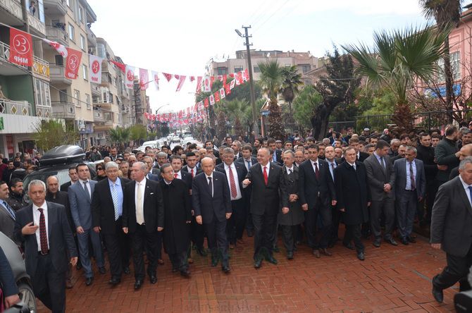 MHP LİDERi DEVLET BAHÇELİ AKHİSARLILAR İLE BULUŞTU